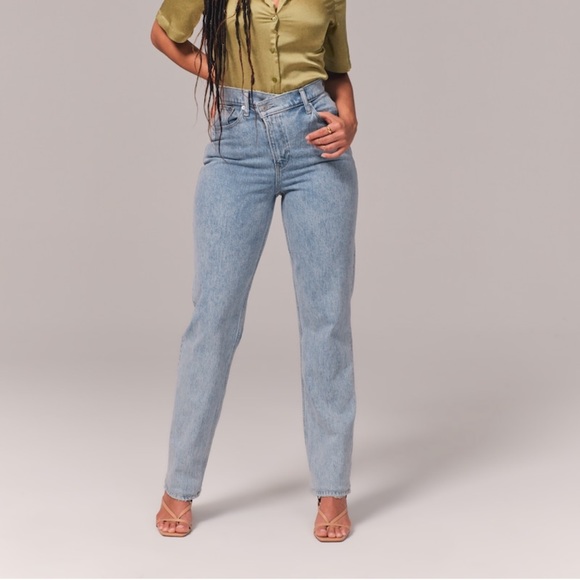 Abercrombie & Fitch Denim - Curve Love Ultra High Rise 90s Straight Jean 26R Light Criss Cross Waist